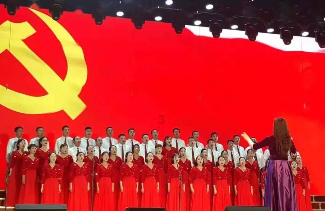 夏日时尚的爱丽
